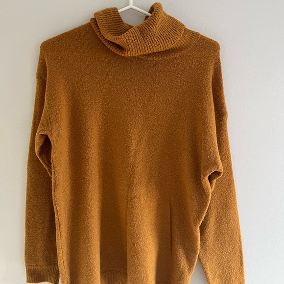 F21 Yellow Turtleneck sweater - Picture 1 of 2